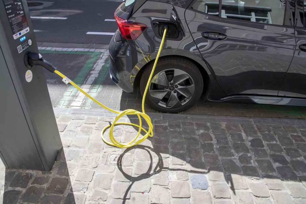 The Electric-Vehicle Bubble Starts to Deflate