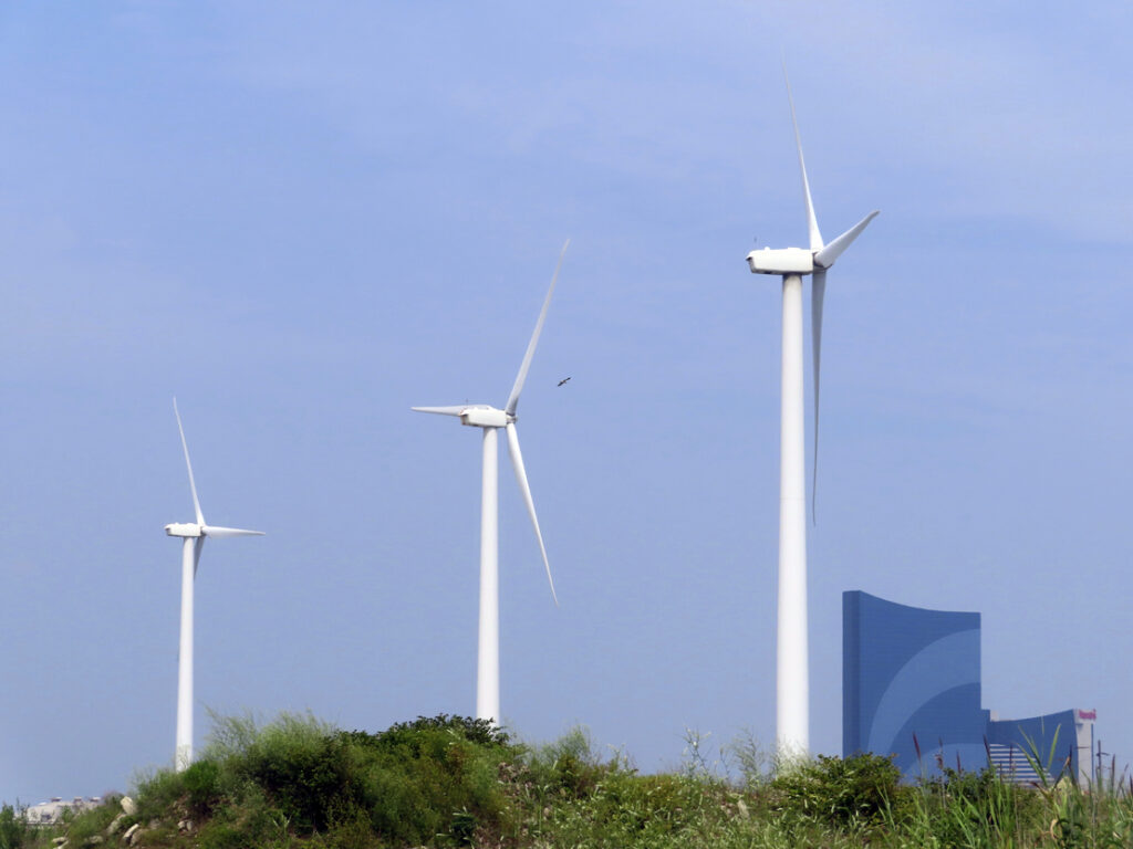 A wind giant staggers as oil shines. Here’s why.