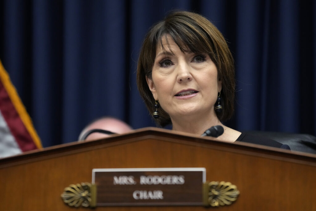 Republicans ignore climate report, roast EPA power plant rule