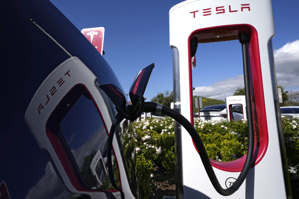 US faces ‘adapter hell’ on way to a Tesla charging future