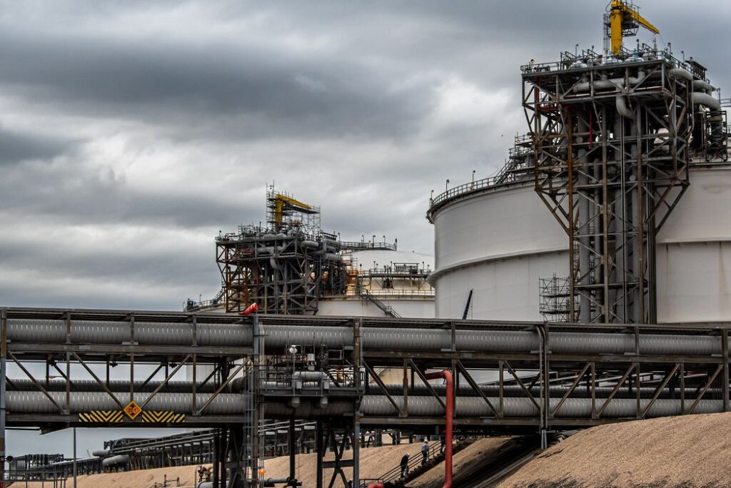 America’s gas bonanza brings Biden new political dilemmas
