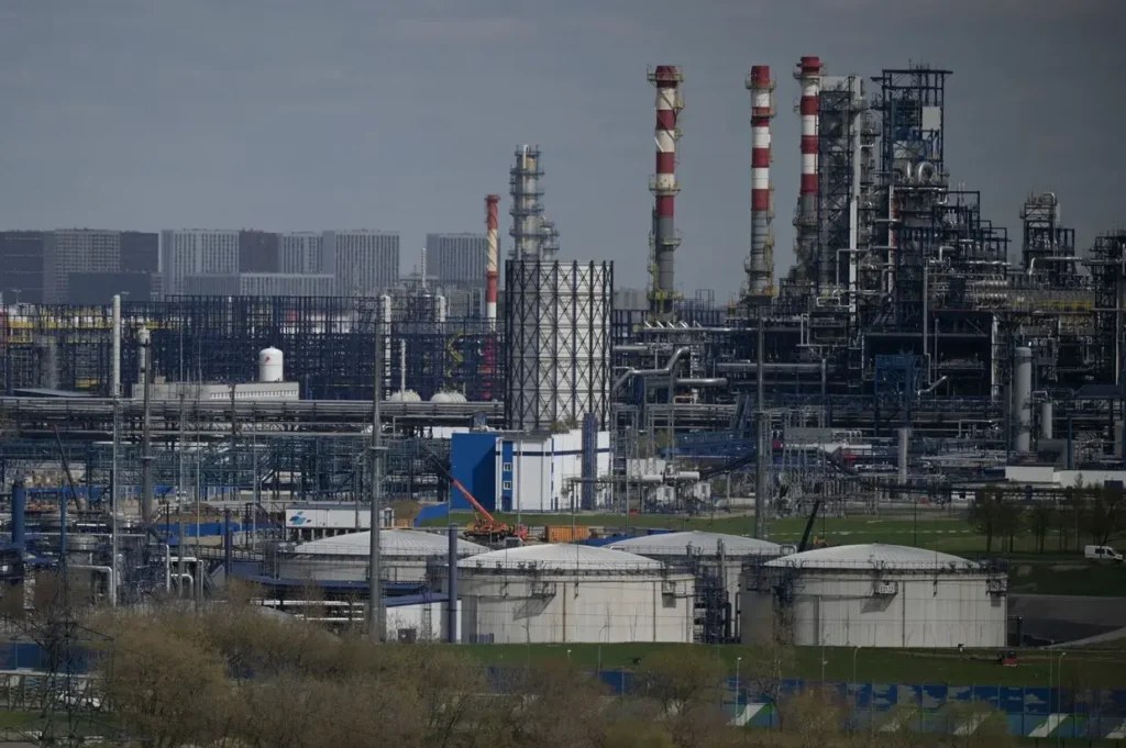 Washington’s Oil Dilemma Returns: How to Hurt Moscow Without Raising Gas Prices