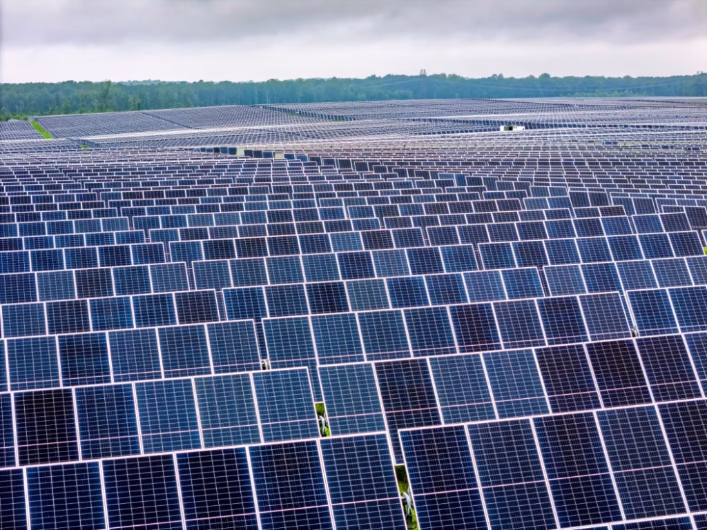 Trump to Impose 15% Tariff, Set Minimum Prices on Solar Panels and Components